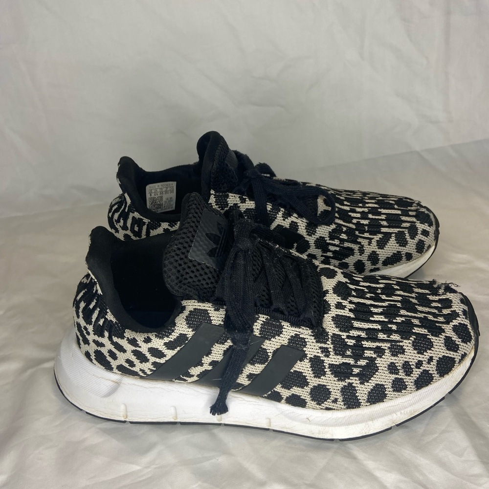 Adidas Womens 8 Leopard Swift Run Shoe Sneakers